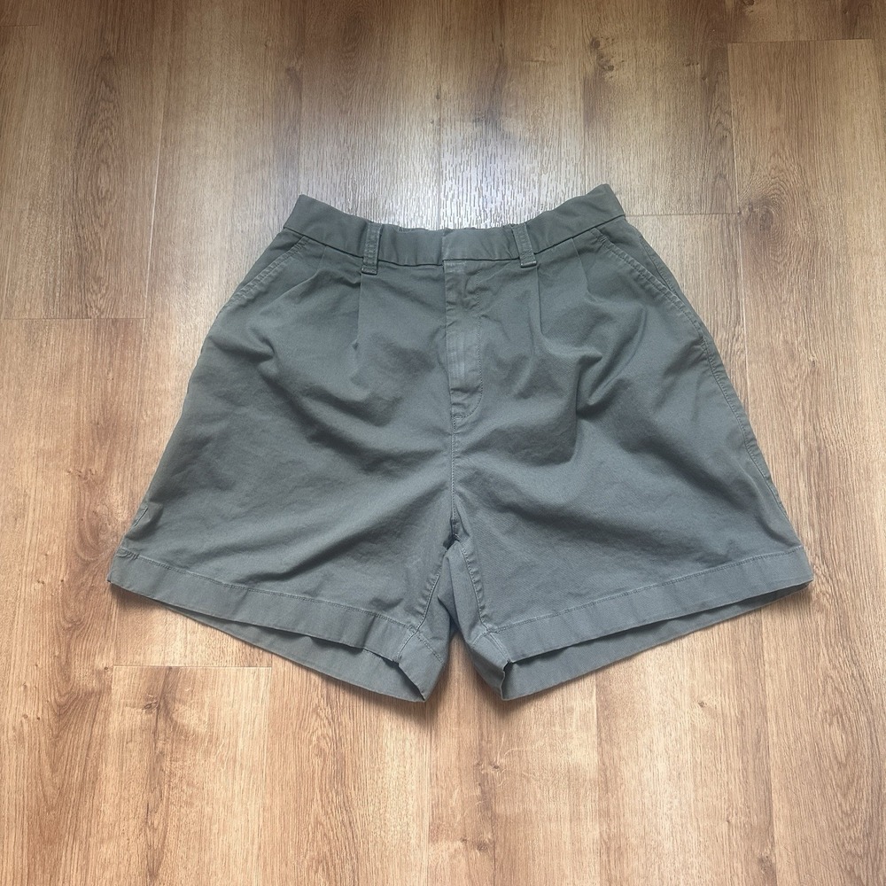 Gap Women's Olive Green Pleated A Line Chino Shorts Size 4